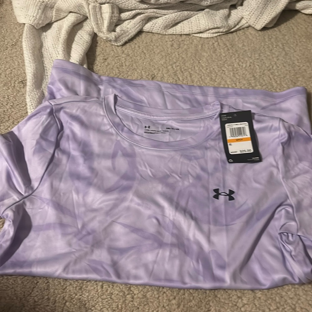 Under Armour small women’s shirt Brand Newsnd new with tag